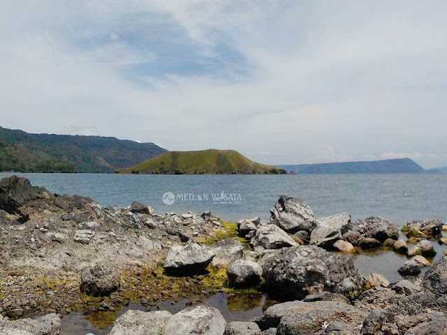 Panorama Danau Toba dari Bukit Sipolha