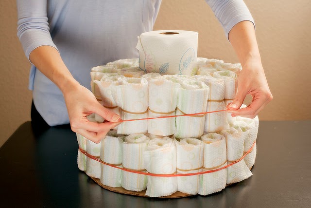 Cómo hacer una torta de pañales