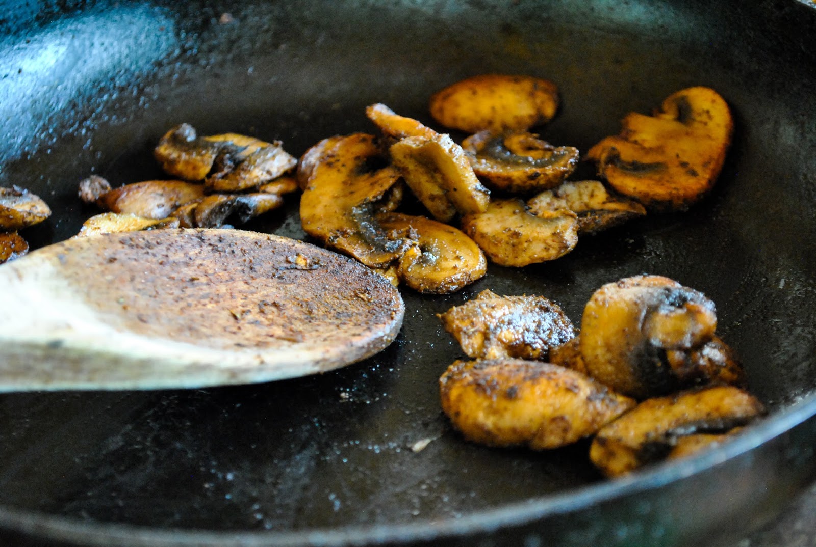 Creamy rice noodle salad with panfried mushrooms VeganSandra