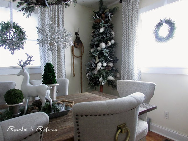 Christmas Decor in the Dining Room
