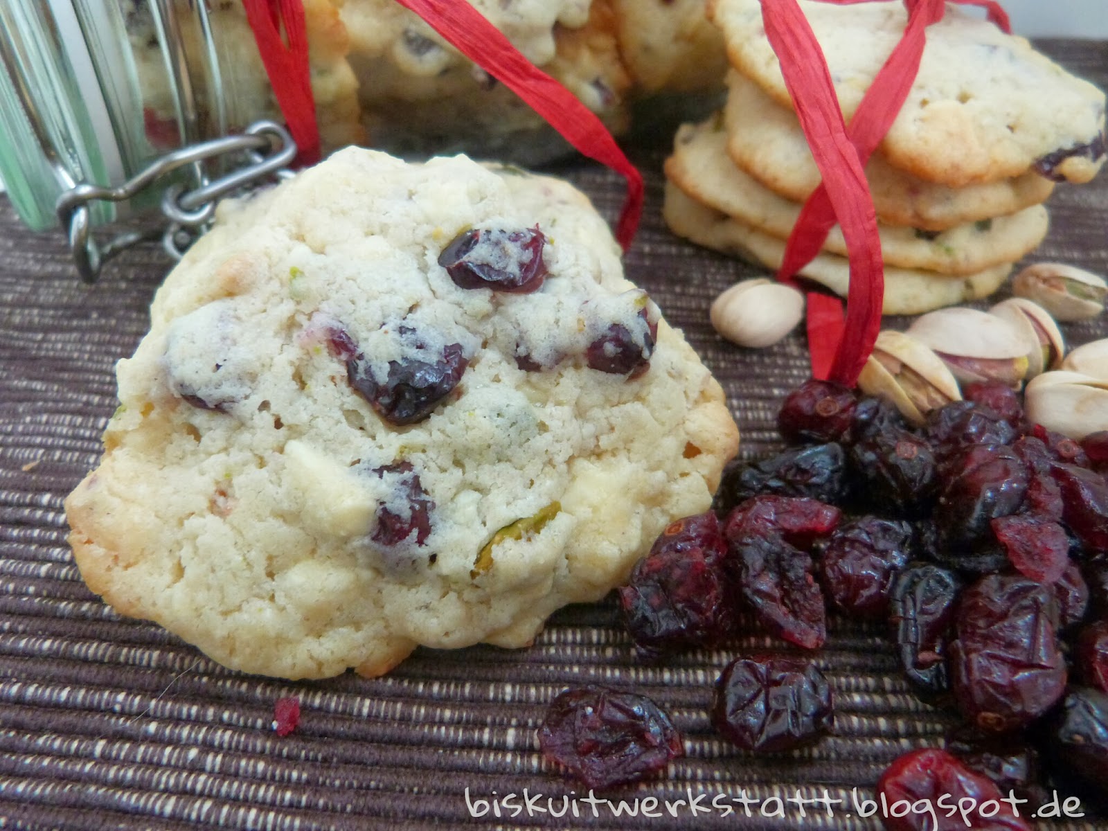 Sagenhaft leckere Cookies mit Cranberries, Pistazien und weißer ...