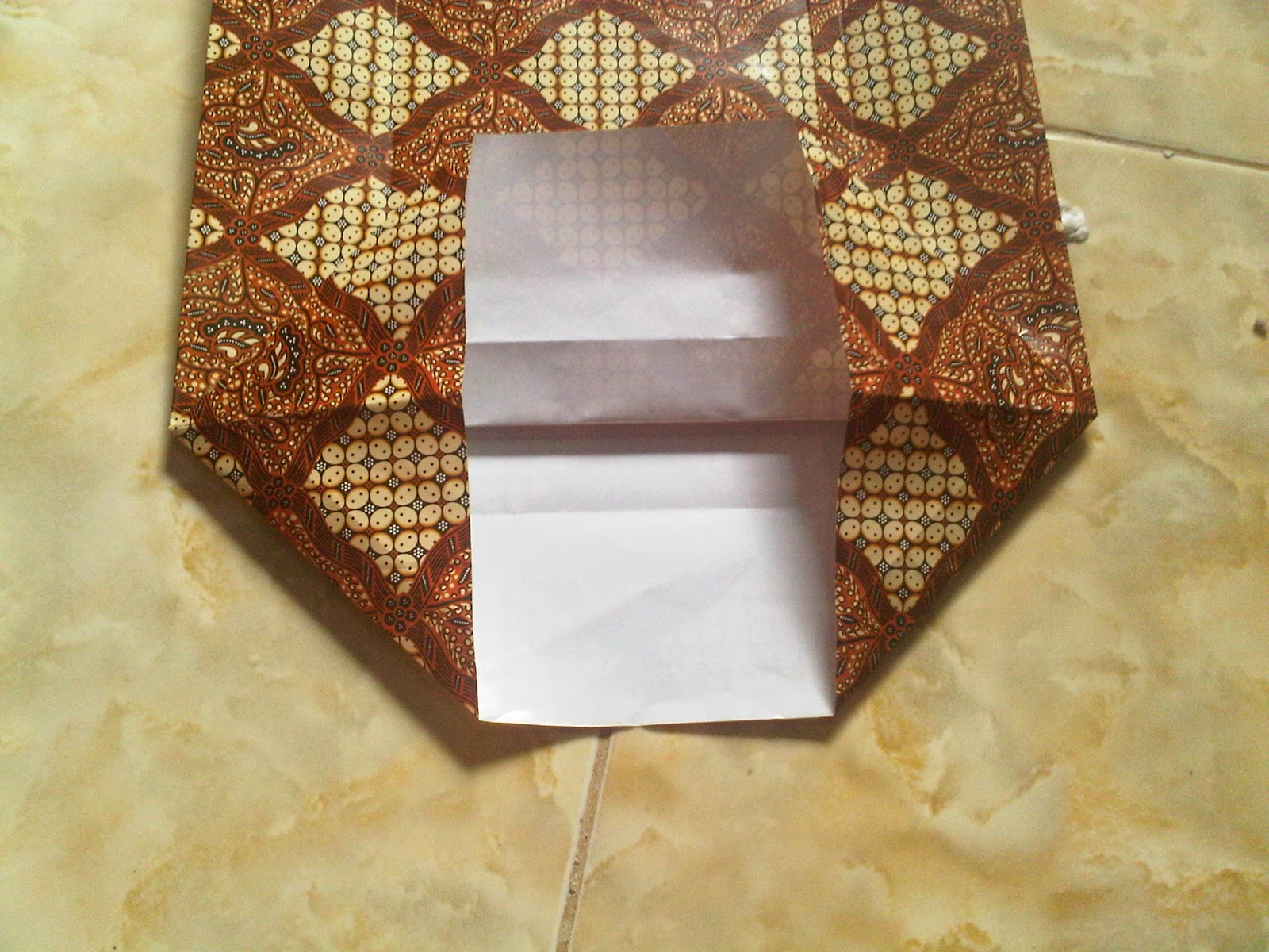 Mari Belajar Bersama Cara Membuat Paper Bag dari Kertas Kado Mari Belajar Bersama Cara Membuat Paper Bag dari Kertas Kado