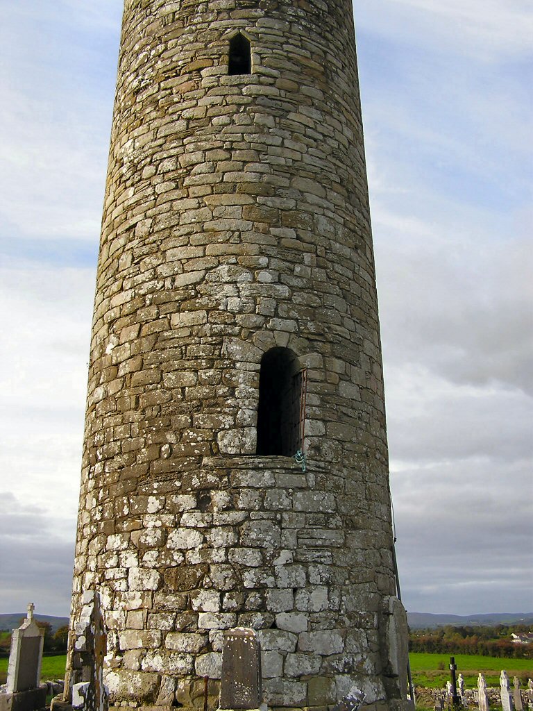Round tower. Каракулино круглая башня. Каменная башня. Башня каменная высокая.