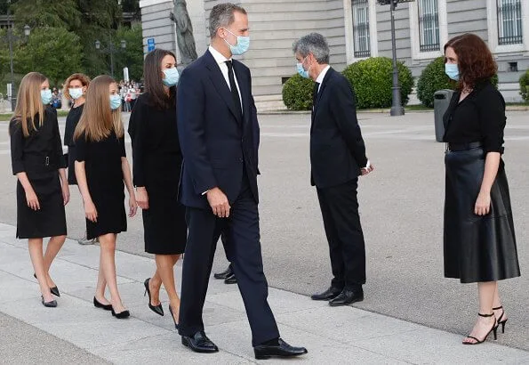 Crown Princess Leonor wore a new knitted dress by Poete. Infanta Sofia wore a new belted shirtdress by Hugo Boss. Queen Letizia