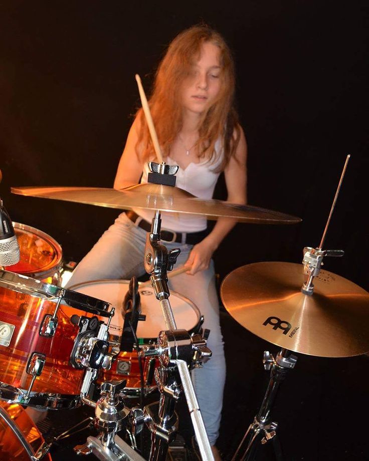 Sina Drummer - барабанщица, которую с радостью возьмут в любую группу.