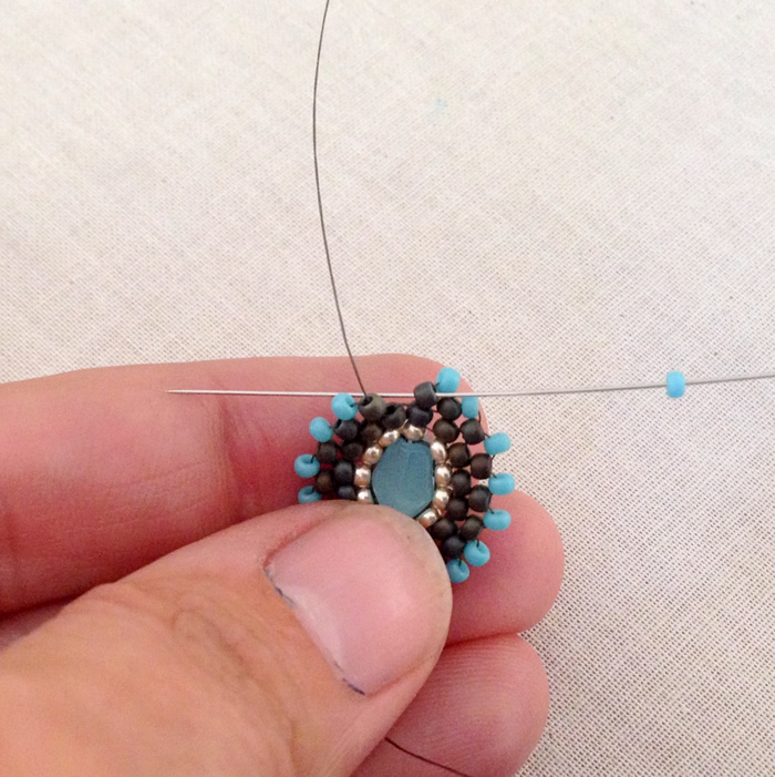 Adding a picot edge to beaded component
