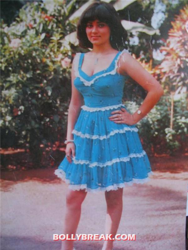 mandakini looking very beautiful in a blue dress - (3) - Mandakini hot photos from the Old Times