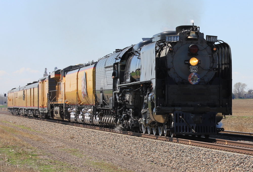 n-scale-addiction-chasing-union-pacific-844-shiloh-limited