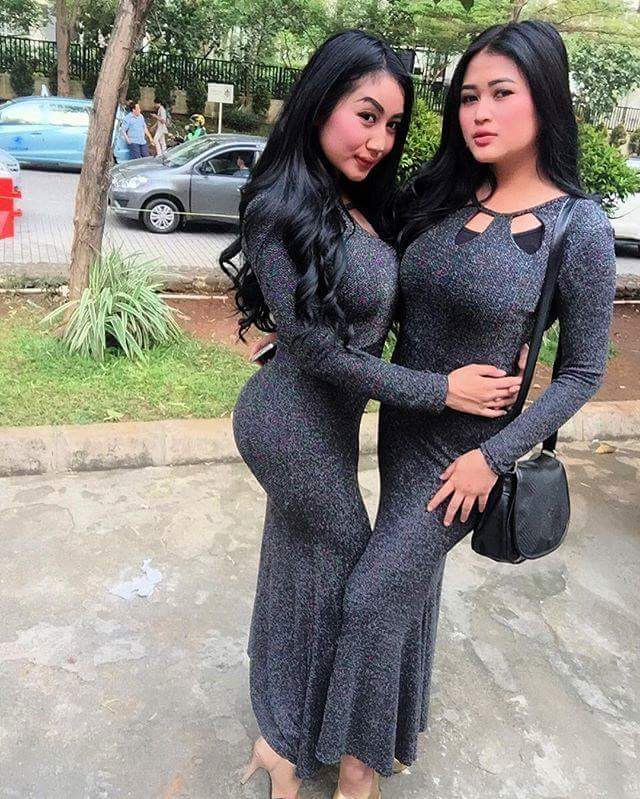 Foto Dua Serigala Terbaru Super Sekali | Model Sexy Indonesia