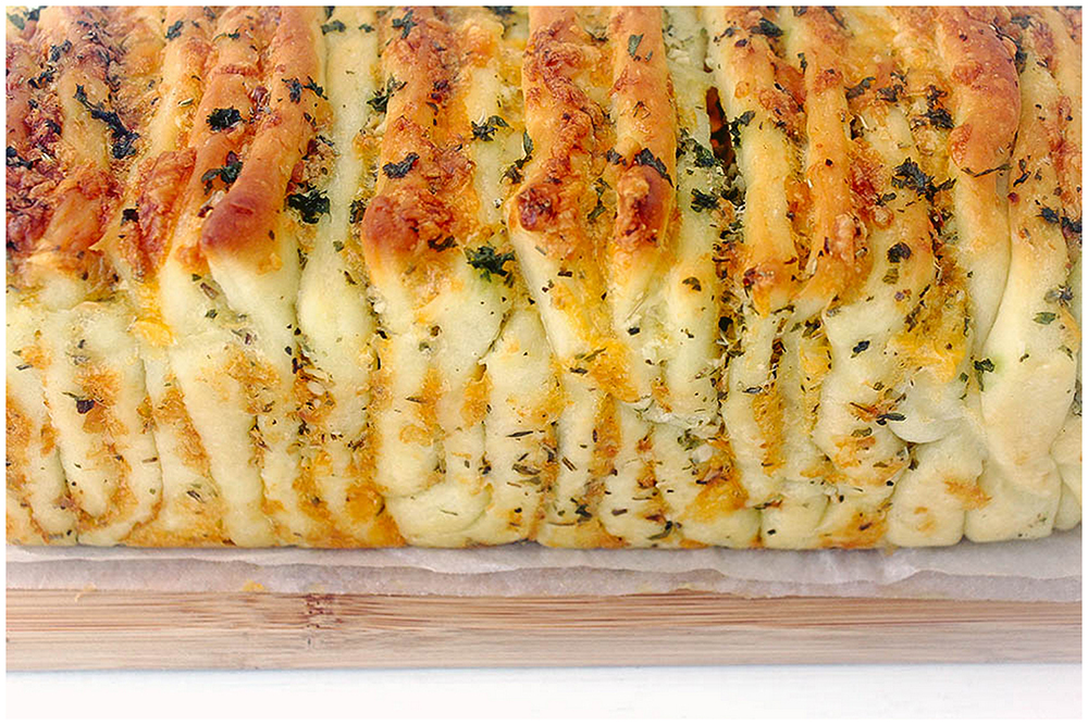 Foodagraphy. By Chelle. Herb Garlic Butter Three Cheese PullApart Bread