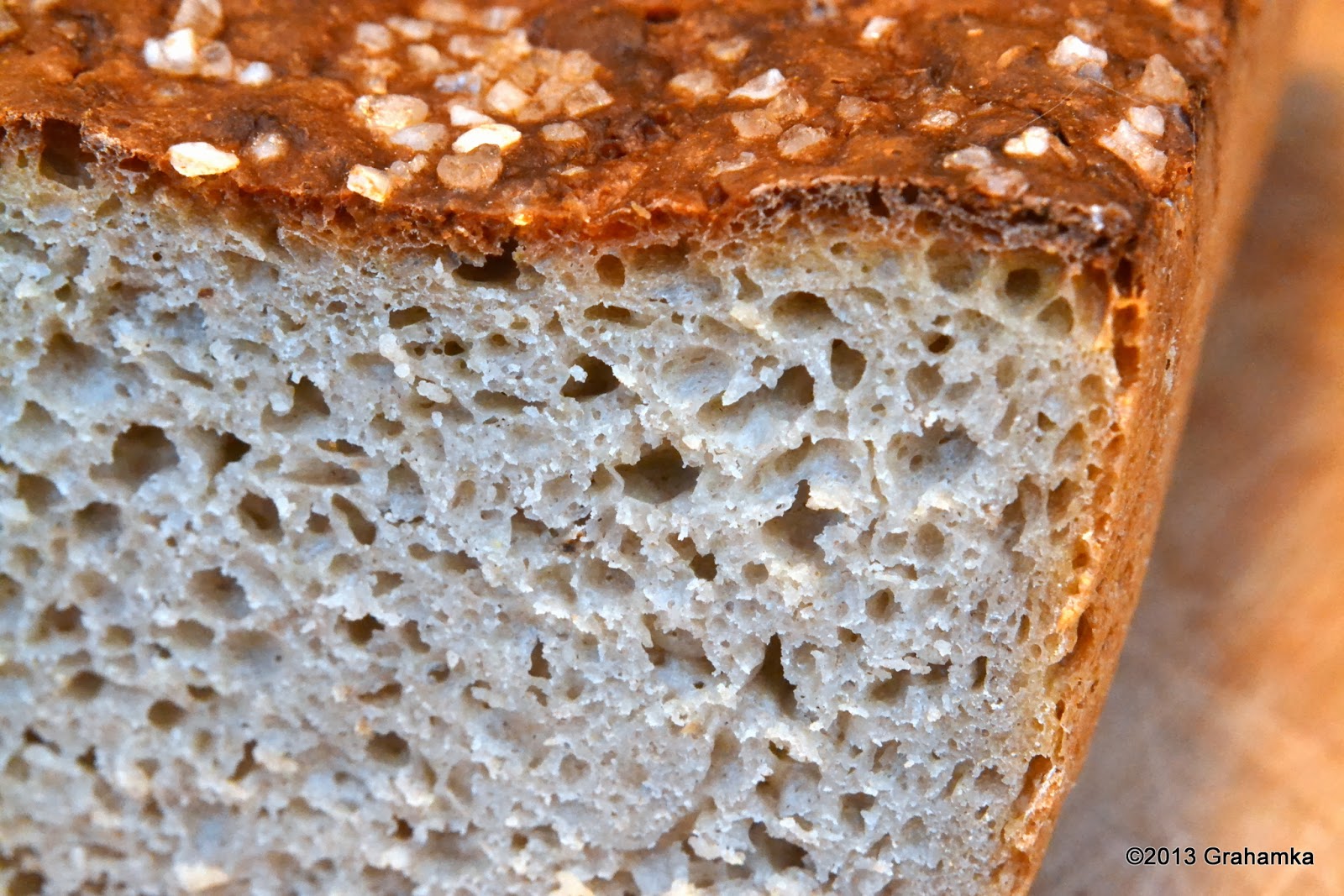 Chleb żytni, łatwy i szybki, z bliska.
