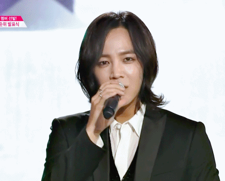 프로듀스101에서 새침한 진행을 맡고있는 근짱.gif | 인스티즈