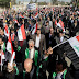 العشرات يتظاهرون في ساحة التحرير وسط بغداد تضامنا مع احتجاجات البصرة