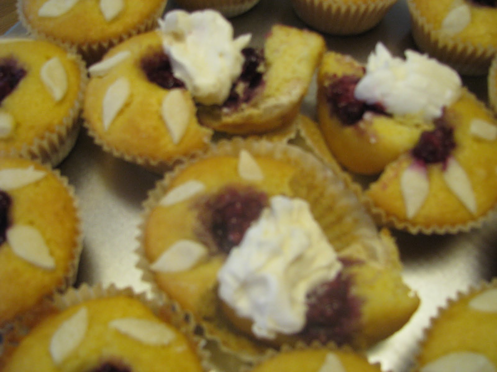 A Mean Cupcake Blackberry Cobbler Cupcakes