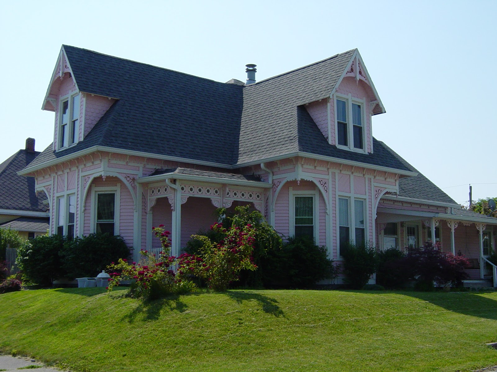 SheJunks: Little Pink Houses...