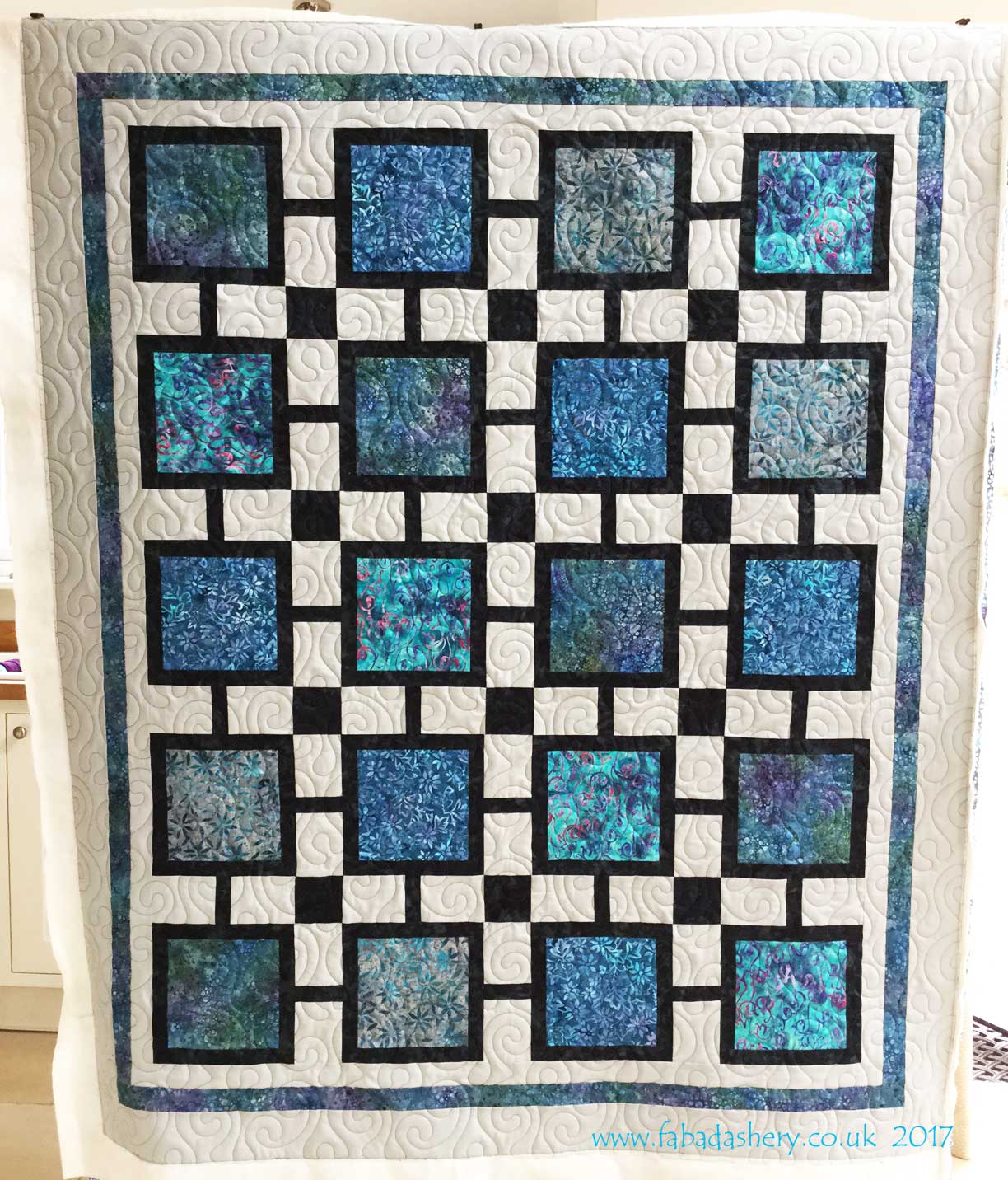 Fabadashery Longarm Quilting: Sue's Modern Blue Square Quilt