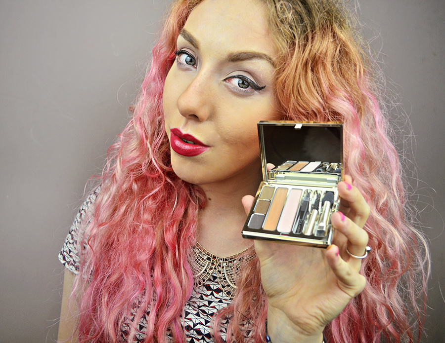 Stephi LaReine// UK Fashion & Lifestyle Blogger with pink hair// red lipstick, makeup for london fashion week, clarins, oceanic jewellery