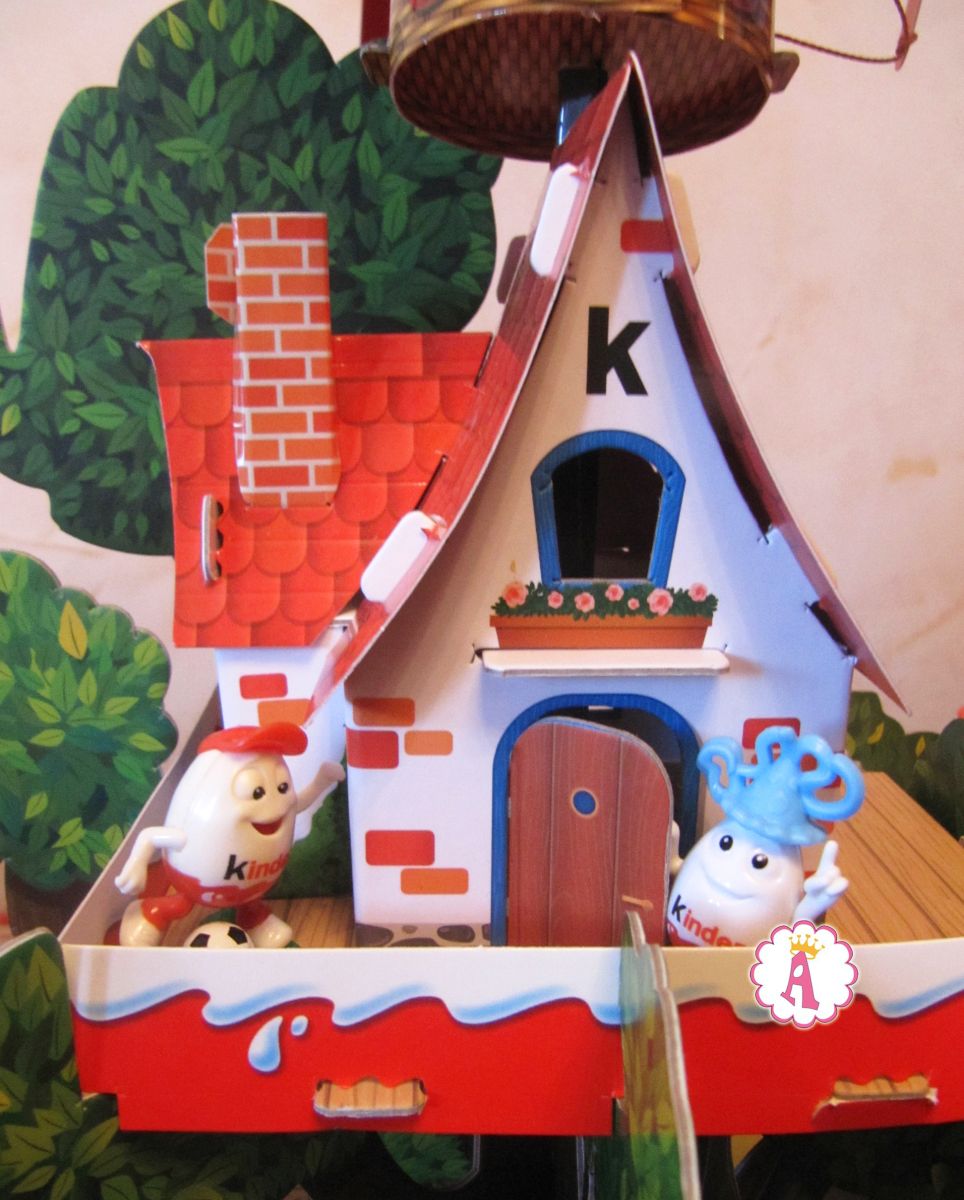 Адвент киндер домики. Kinder домик новогодний подарок. Киндеры домиками подарки. Домик для киндеров. Киндер дом.
