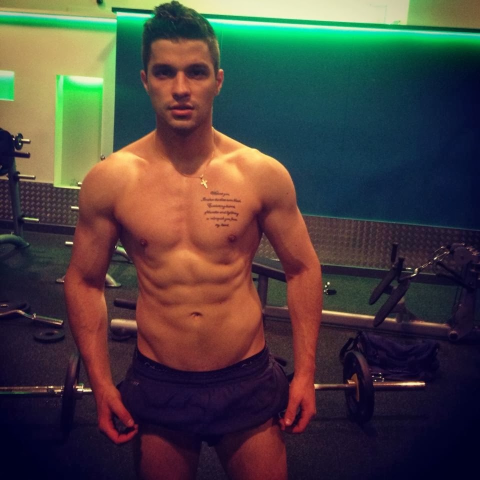 Nude Guy Selfies: Hotties in underwear