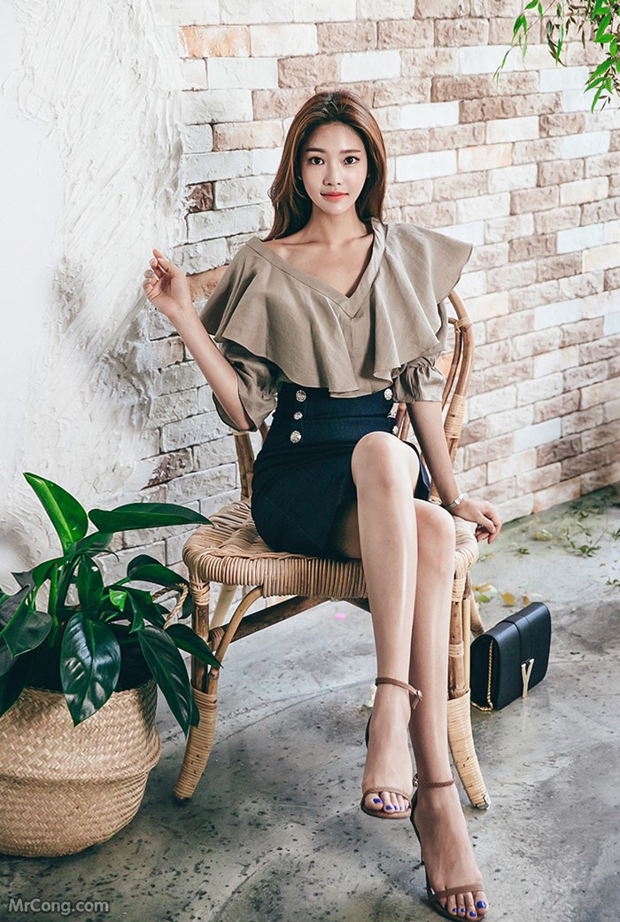 Beautiful Park Jung Yoon in fashion photoshoot in June 2017 (496 photos) photo 18-4
