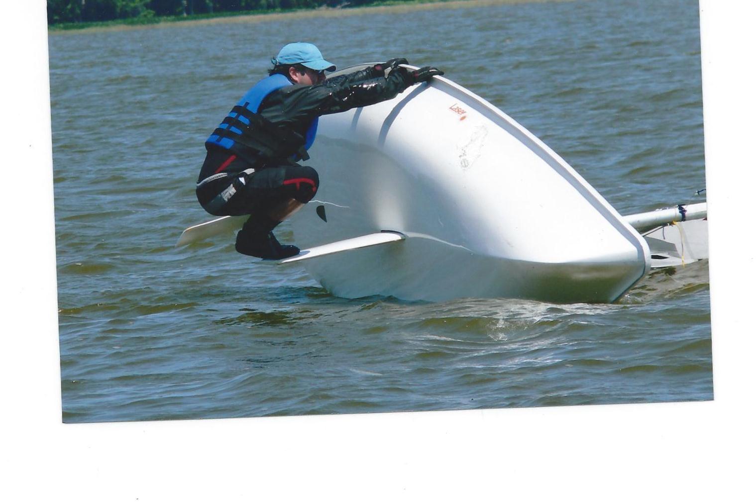 How to Sail the Laser LASER SAILORS PLAY WITH THE BOAT