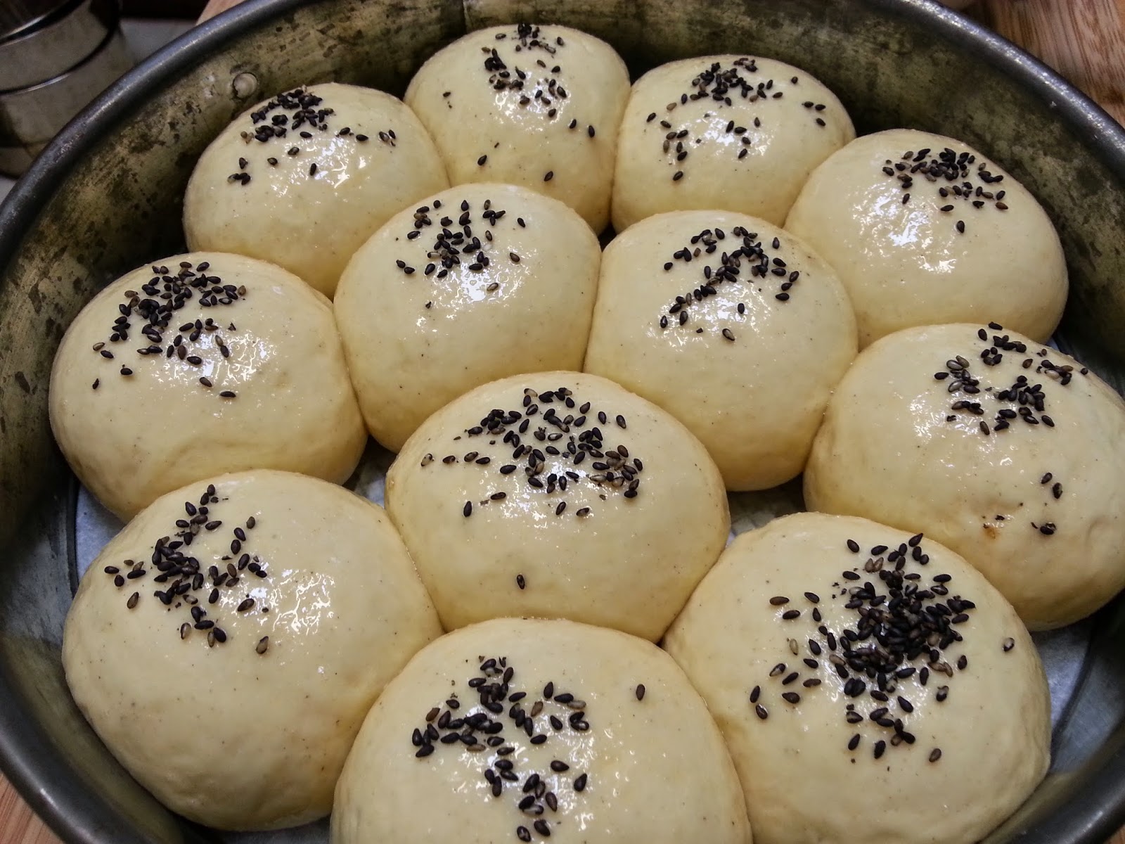 Pat's Kitchen Journal Black pepper pullapart buns (savoury)