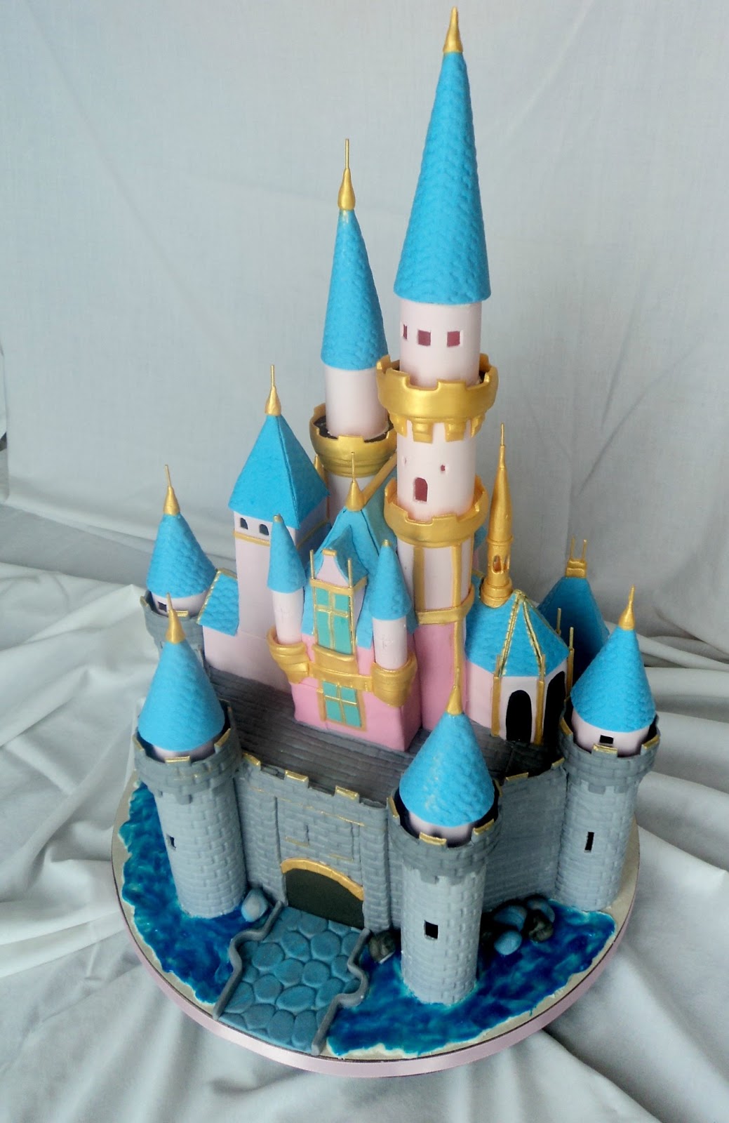 Delectable Cakes: Disneyland Castle Cake
