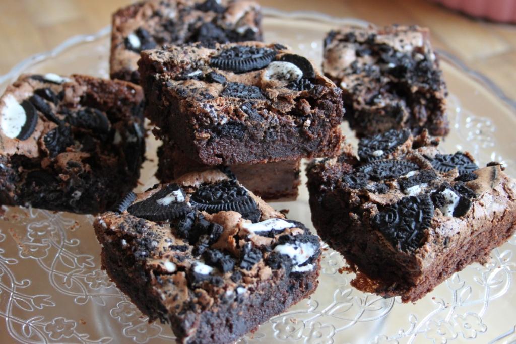 ♥ The Goddess's Kitchen ♥ Cookies and Cream Fudge Brownies