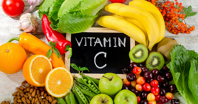 Vitamin C có nhiều trong rau xanh và trái cây