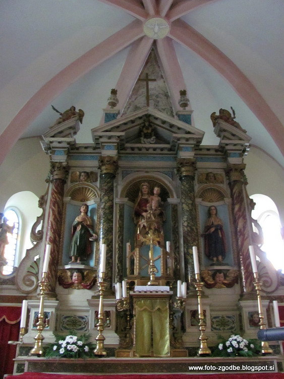 Koštabona, cerkev sv. Kozme in Damijana Slovenija, J. Primorska