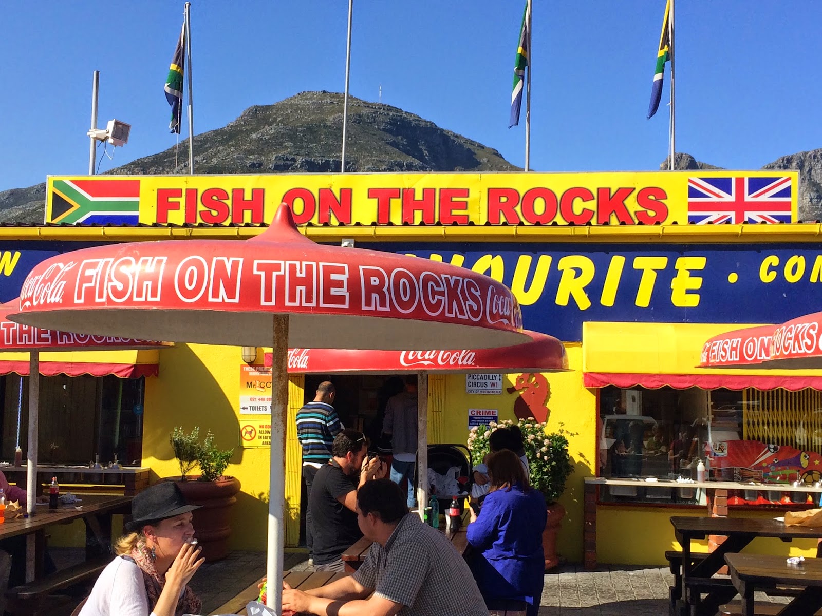 World By Smiley : Fish on the rocks