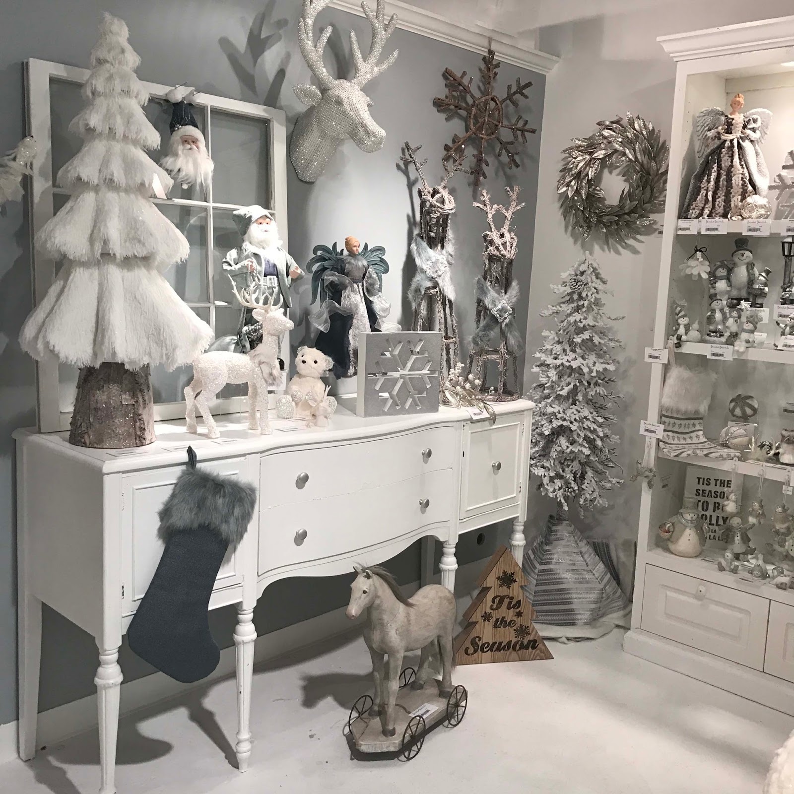 wonder wander world kitsch bliss