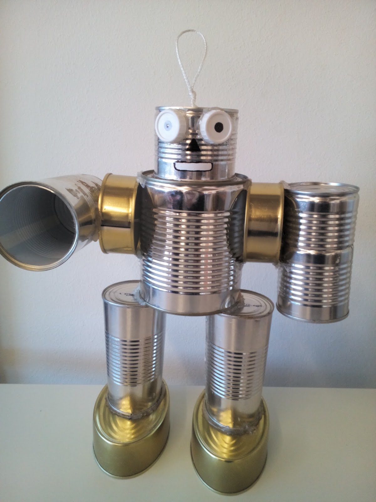 ECOCENTRO IES Sierra Montánchez Robots con material reciclado