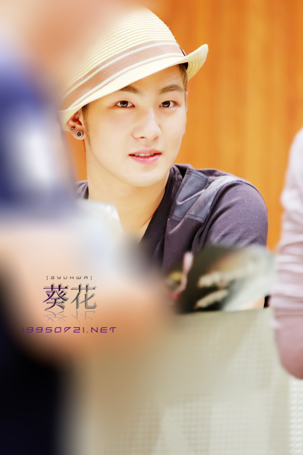 NU'EST International: [PICTURE] 120831 - Baekho at Gwanju fansign