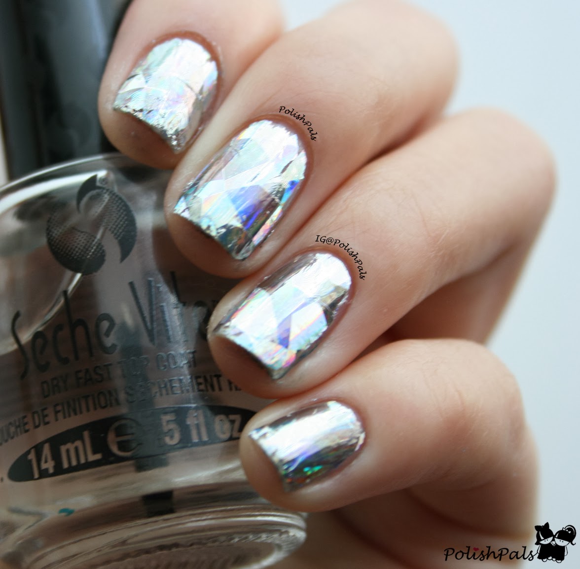 Маникюр с серебряной фольгой. Ногти с фольгой серебро. Фольга для ногтей серебряная. Маникюр с фольгой серебро. Маникюр с серебряной фольгой.