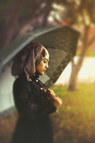 Begini Nih Padu Padan Hijab Keren Nan Nyaman di Musim Hujan