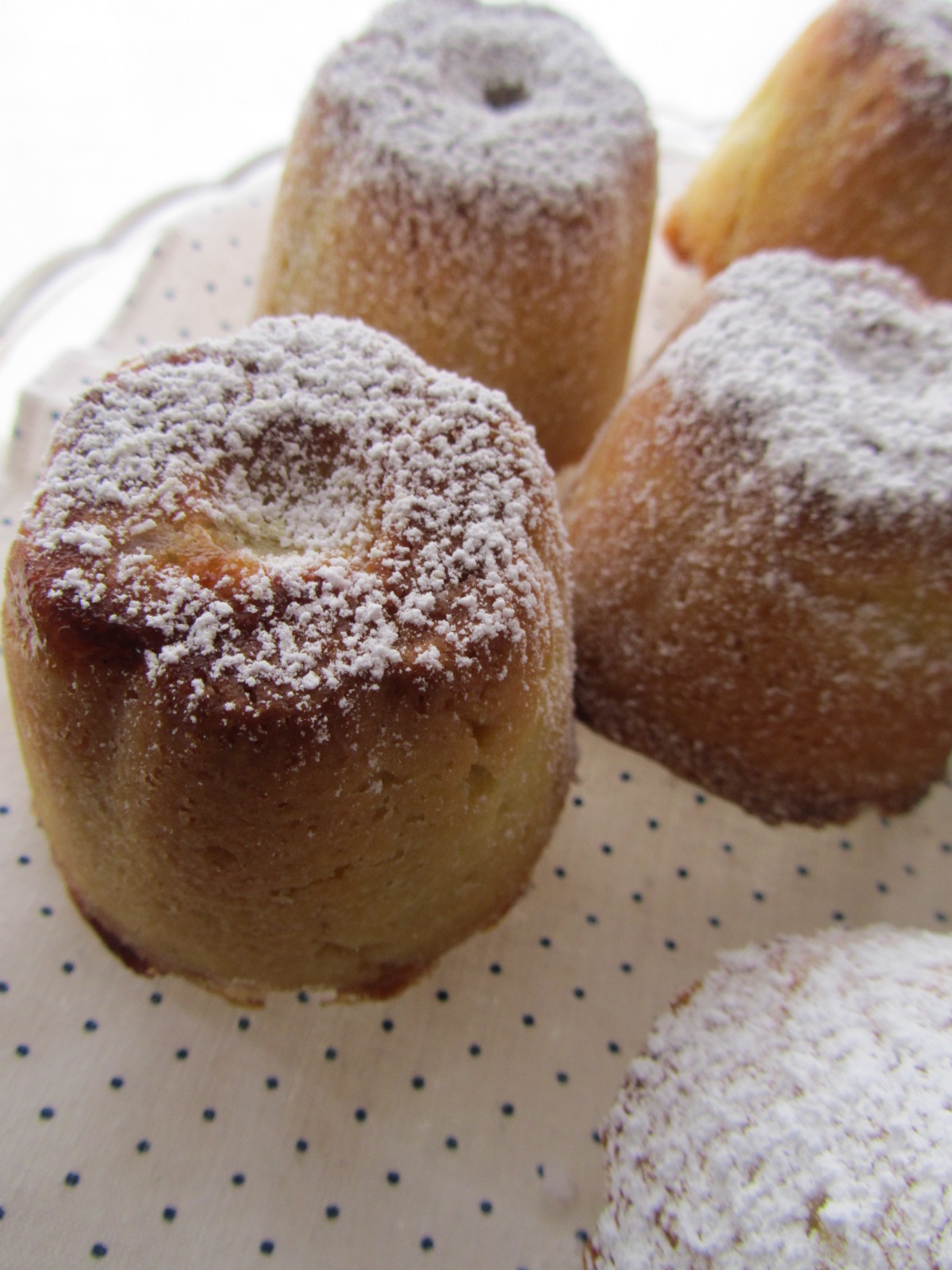 torta con merendine e succhi