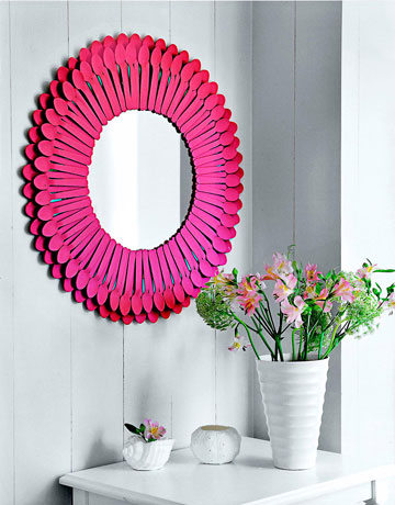 Espejo decorativo DIY con cucharas de plástico