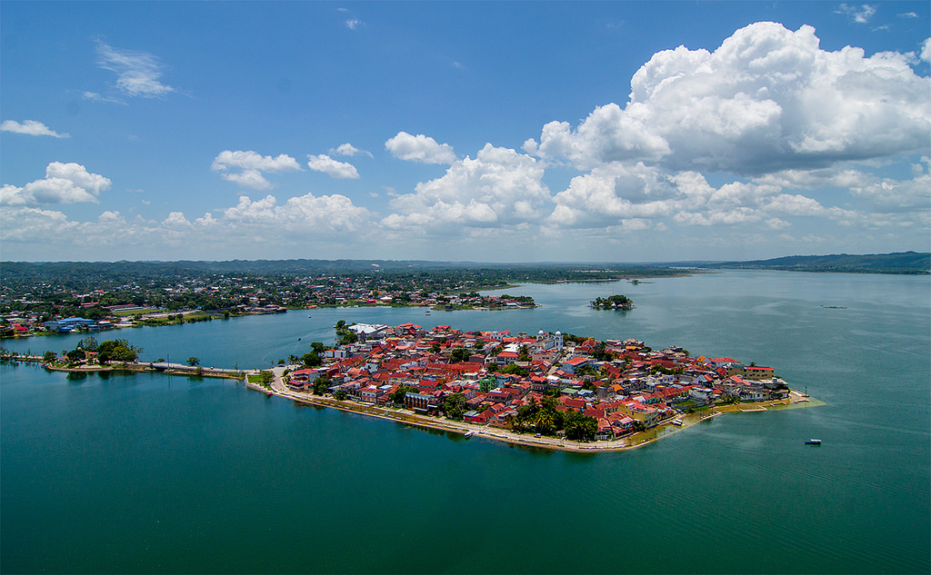 VERDE, HUMANIDAD FELIZ EL LAGO PETÉN ITZA Y EL ENCANTO DE LA
