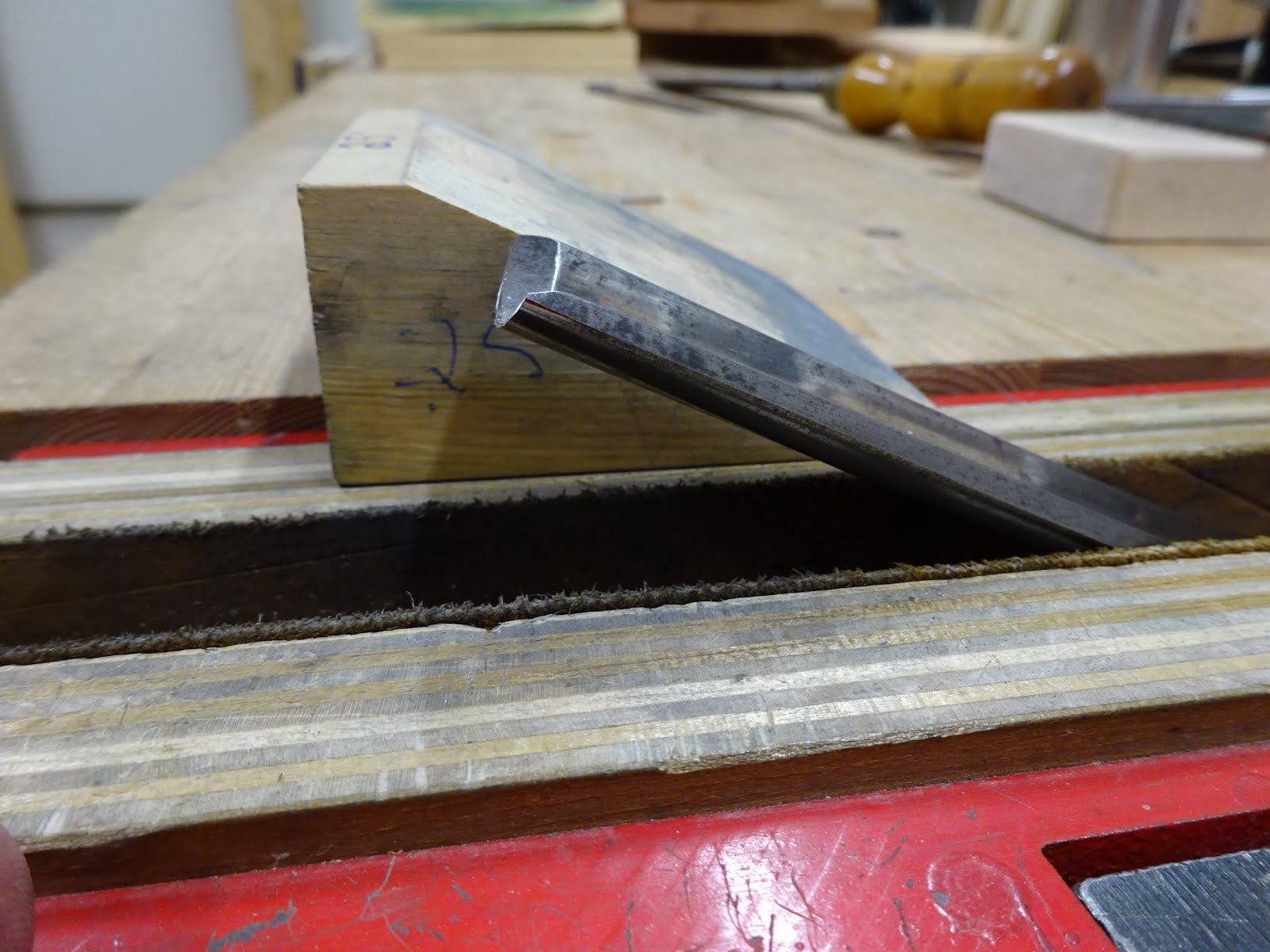 Woodworking in a Tiny Shop Sharpen an Incannel Gouge The Cheating Way