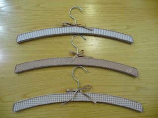 LAS MANUALIDADES DE BLANCA: Perchas decoradas