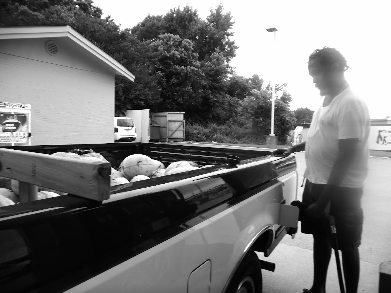 CA - white & black on gas station - 01 - washington - DC - USA - AMERICA - 2018