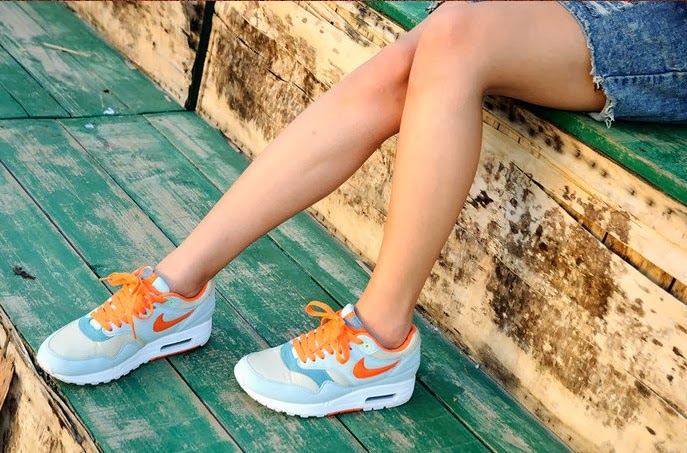 replicas new balance facebook