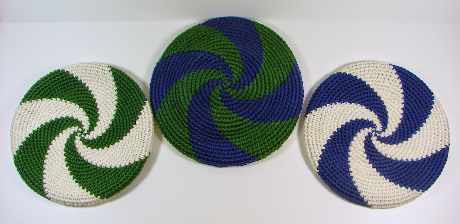 disc, frisbee, crochet, crocheted, toy, blue, white, green