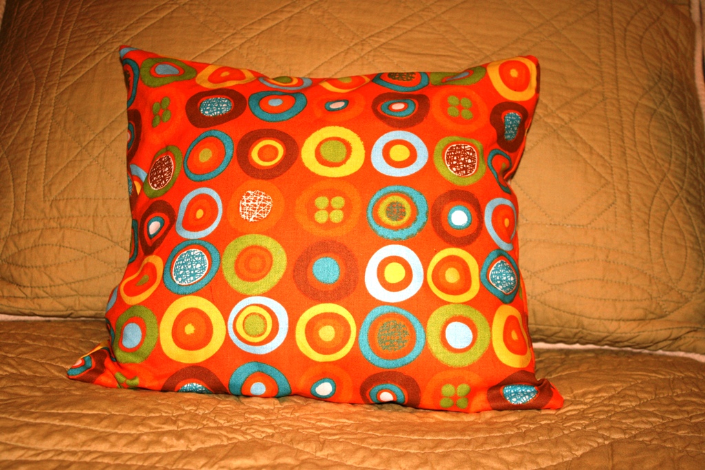Buzzing and Bumbling Pillow Slipcover 101, Tutorial