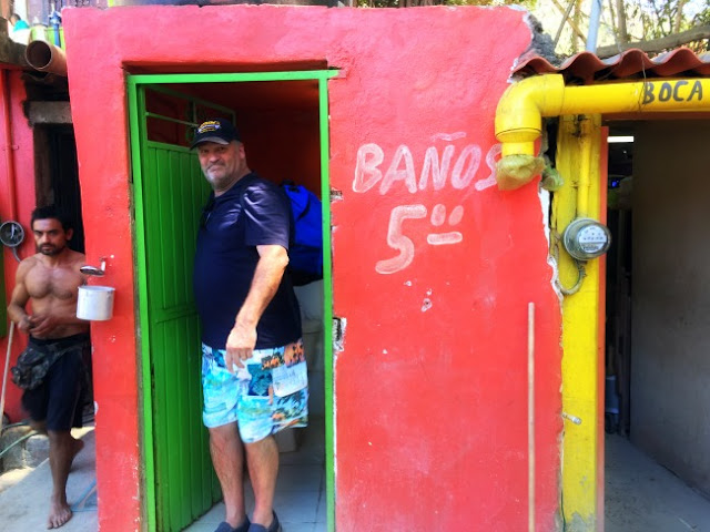 Pay bathroom in Boca de Tomatlan