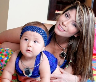 Milena Zárate Foto de Milena Zárate posando con su hija