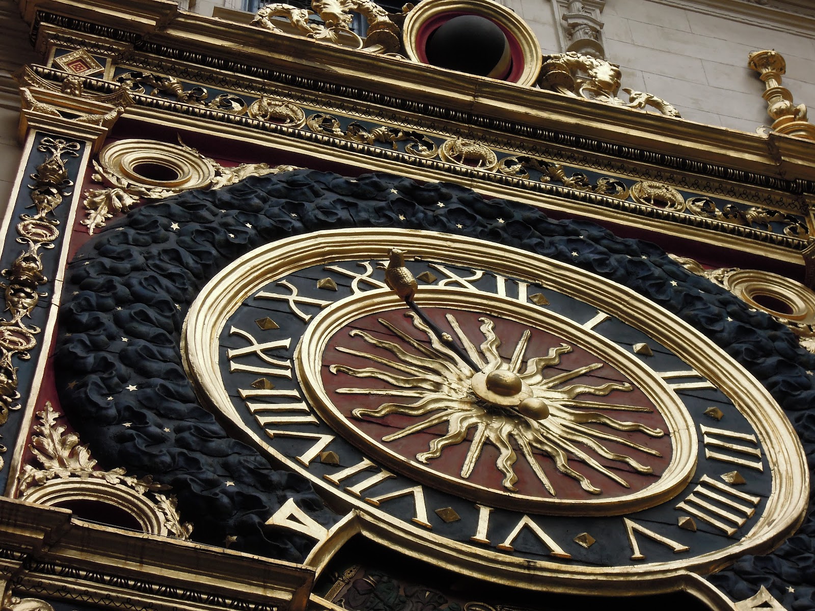 Самых больших часов. Самые большие часы. Руанские башенные часы. Самые первые часы большие. Большие часы в Париже.
