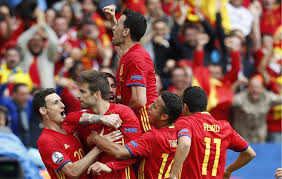 España gana sufriendo a la República Checa (1-0)
