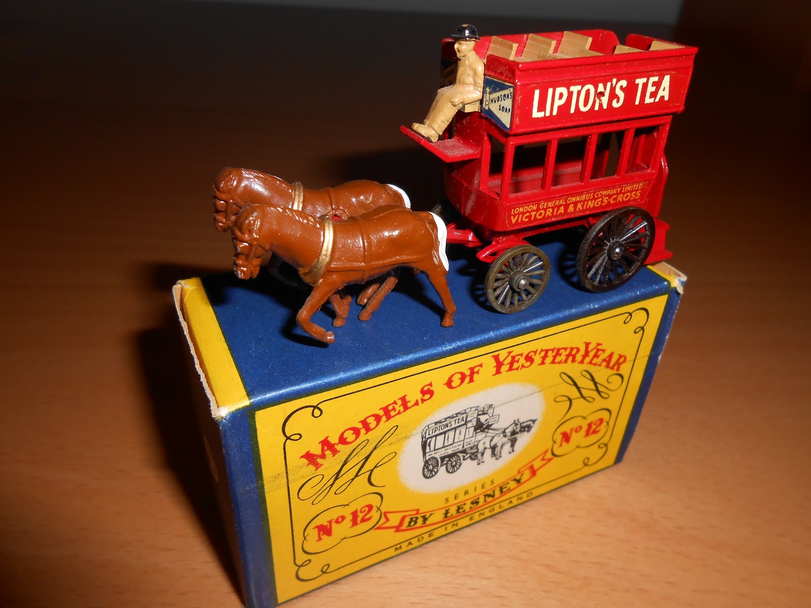 Oscar's Classic Model Cars Collection: 1899 Horse Bus